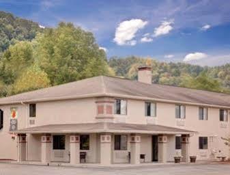 Super 8 By Wyndham Hotel