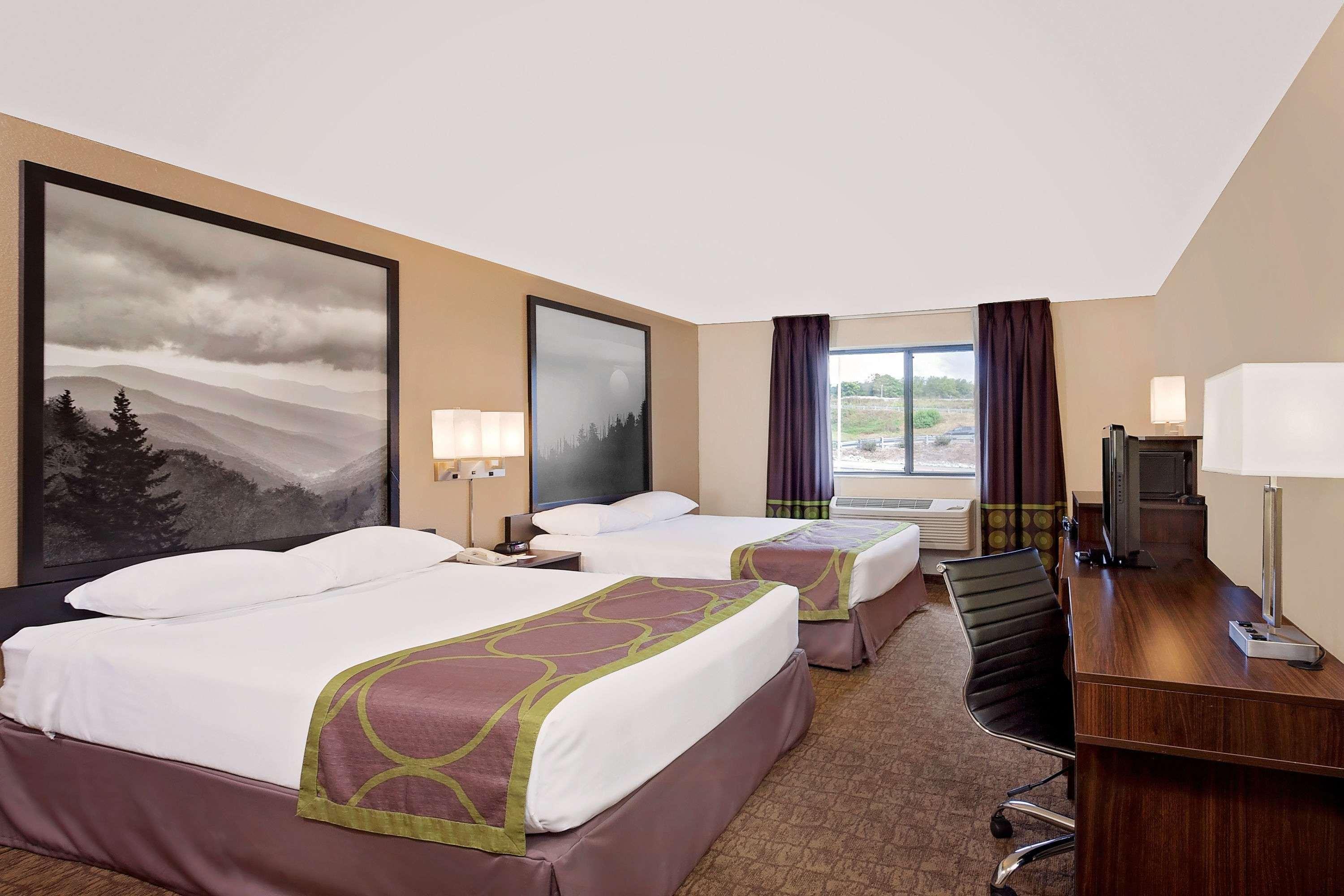 Super 8 By Wyndham Hotel 2*