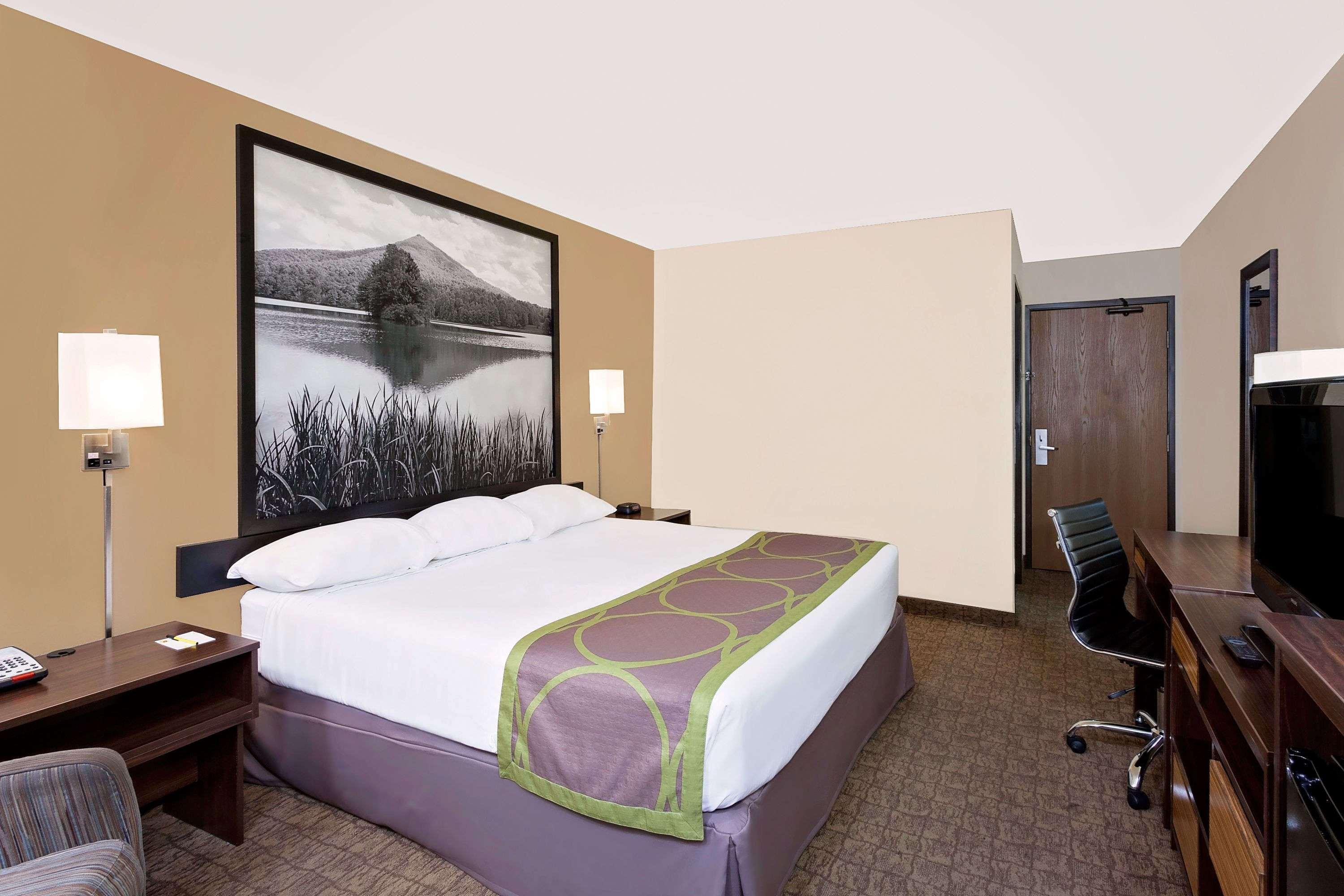 Super 8 By Wyndham Hotel