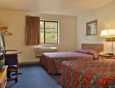 Super 8 By Wyndham Hotel