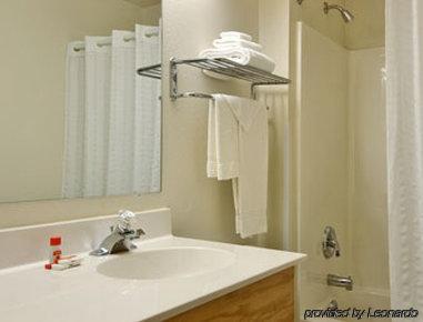 Super 8 By Wyndham Hotel 2*