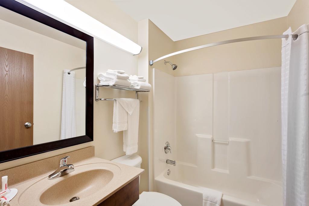 Super 8 By Wyndham Hotel