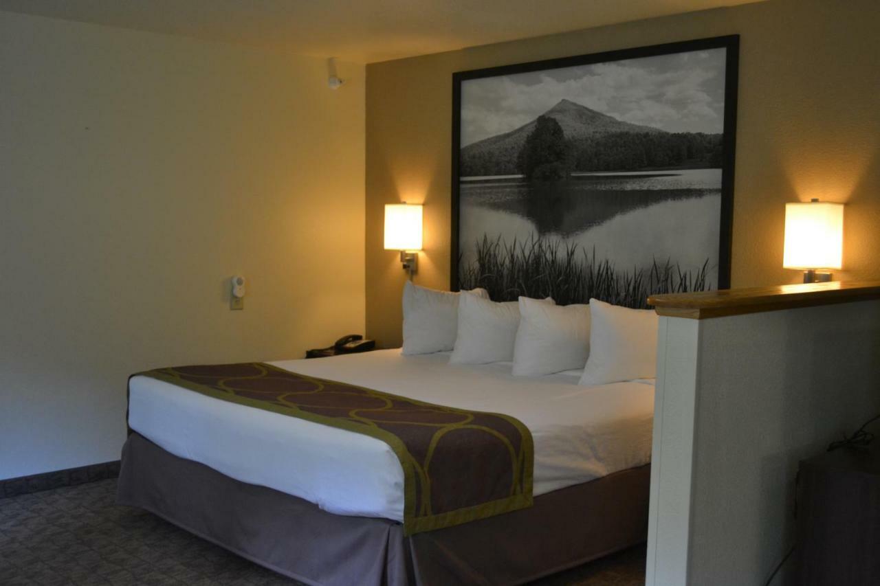 Super 8 By Wyndham Hotel Lebanon
